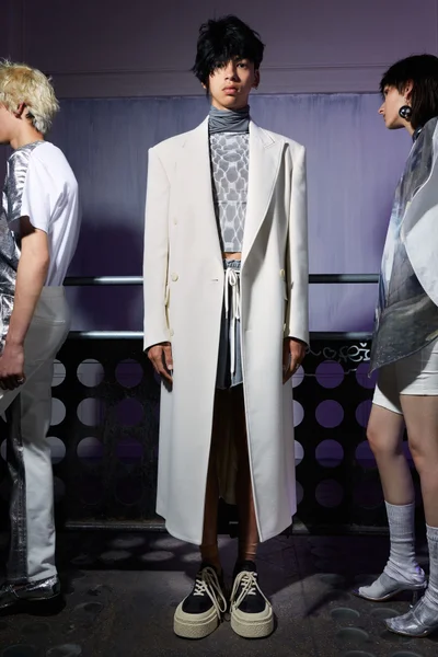 Look 16